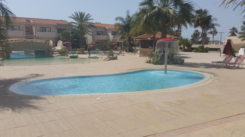 Crown Resorts Henipa Larnaca Exteriér fotografie