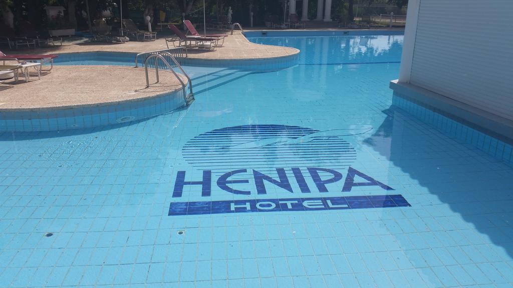 Crown Resorts Henipa Larnaca Exteriér fotografie